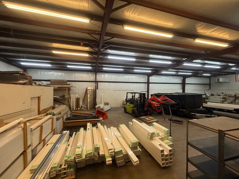 More Photos Of 850500 Us-17, Yulee Warehouse For Lease