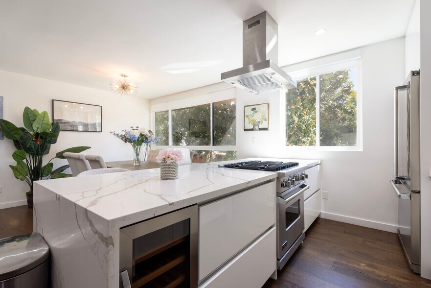 More Photos Of 1267 N Laurel Ave, West Hollywood Apartments For Sale