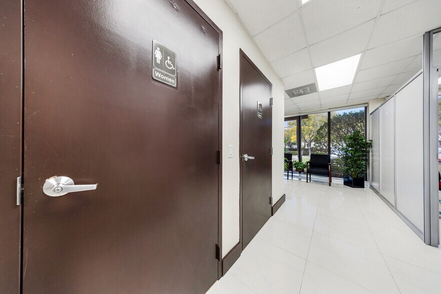 More Photos Of 12601 NW 115th Ave, Medley Warehouse For Lease