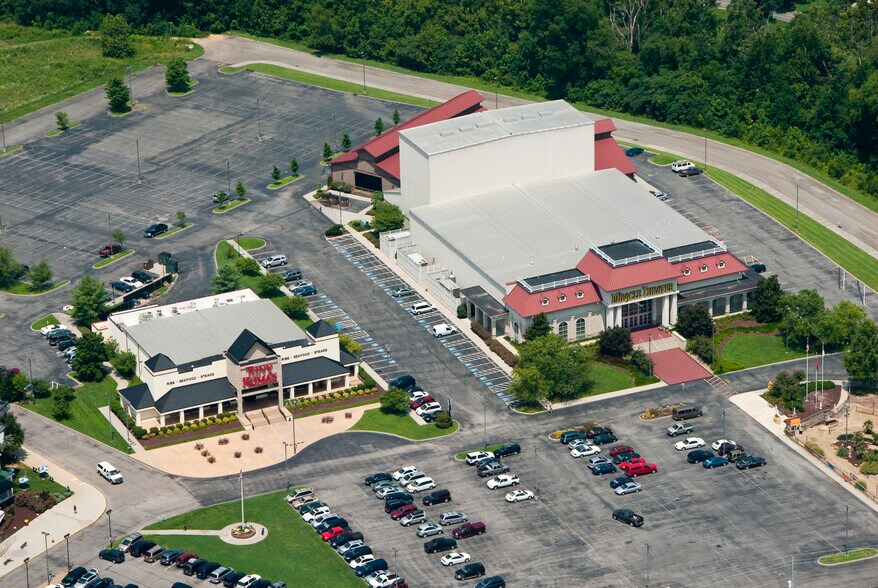 More Photos Of 2046 Parkway, Pigeon Forge Theater Concert Hall For Sale