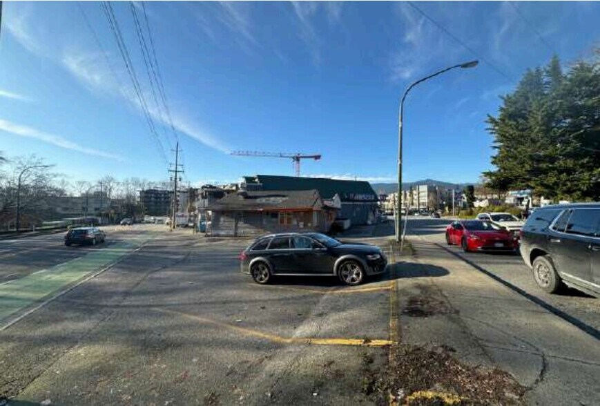 More Photos Of 657 3rd St W, North Vancouver General Retail For Sale