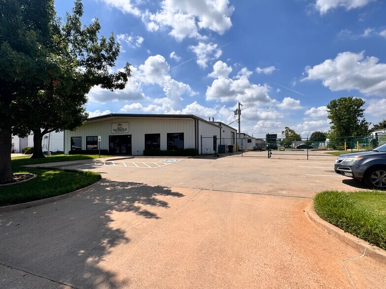 More Photos Of 7408 NW 85th St, Oklahoma City Warehouse For Sale