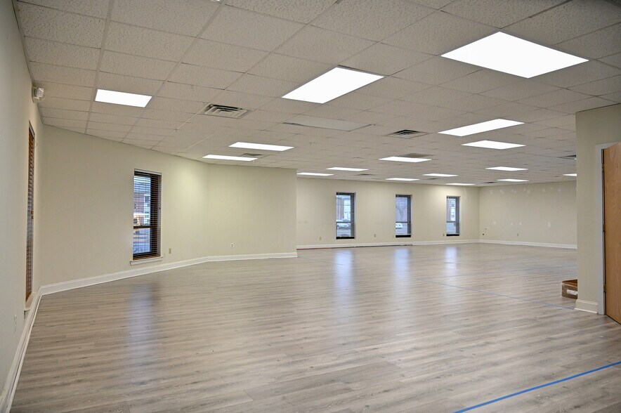 More Photos Of 317 Brick Blvd, Brick Office For Lease