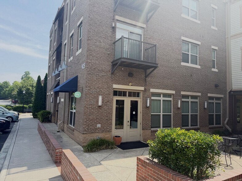 More Photos Of 925 Park Center Dr, Matthews Office For Lease