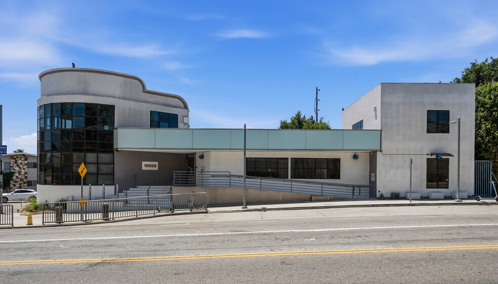 More Photos Of 10020 National Blvd, Los Angeles Medical For Sale