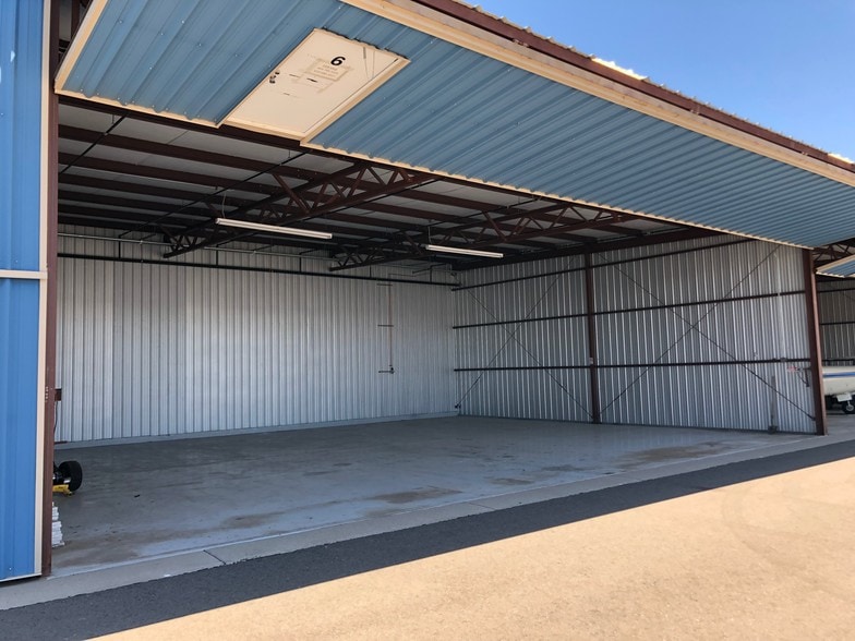 More Photos Of 6891 N Glen Harbor Blvd, Glendale Airplane Hangar For Sale