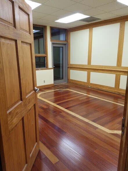 More Photos Of 6 Century Hill Dr, Latham Office For Lease