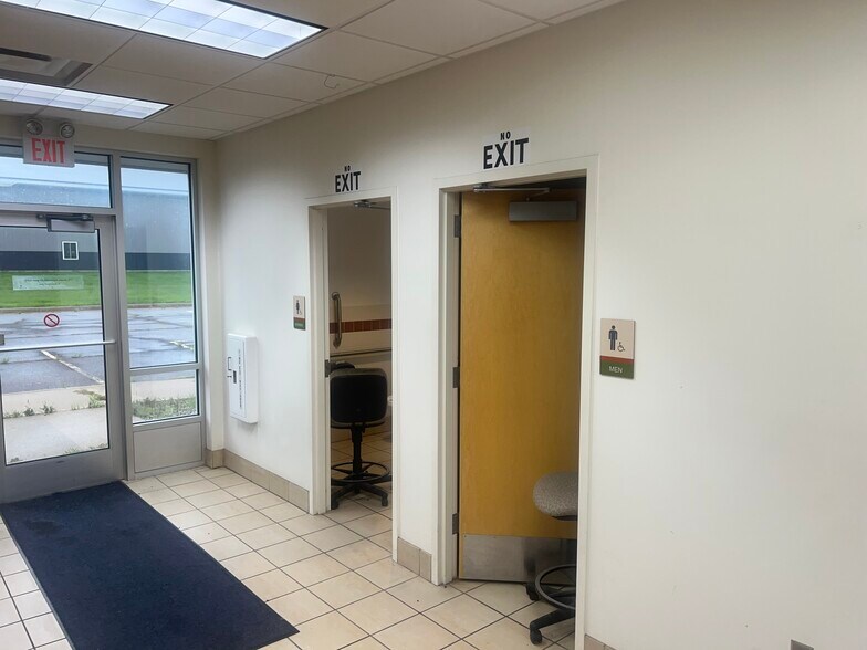 More Photos Of 325 S 4th Ave E, Truman Flex For Sale