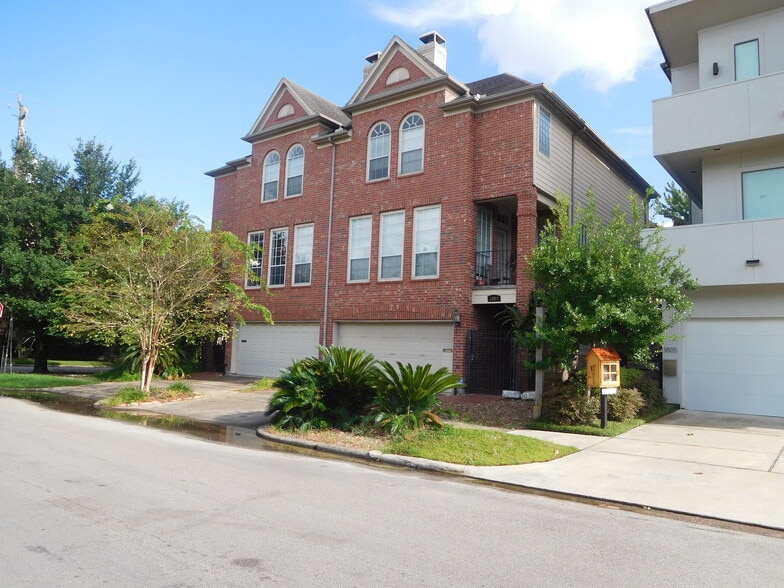 More Photos Of 1806 W Main St, Houston Dormitory For Sale