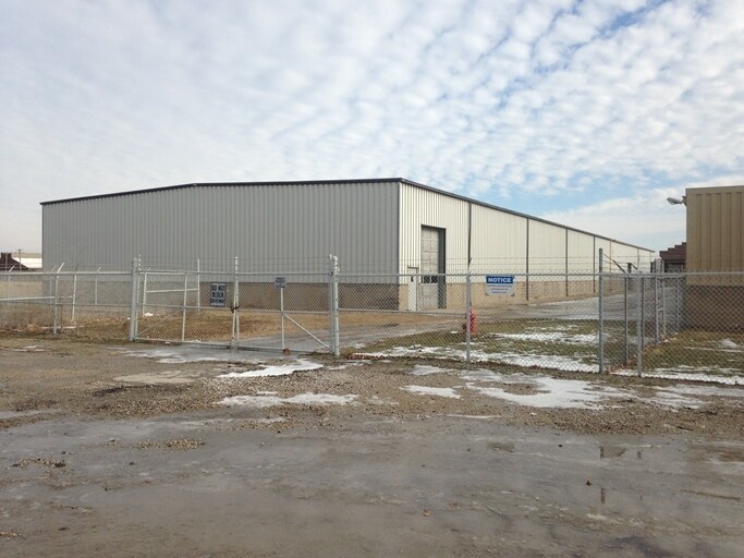 More Photos Of 2064 N Woodford St, Decatur Warehouse For Lease
