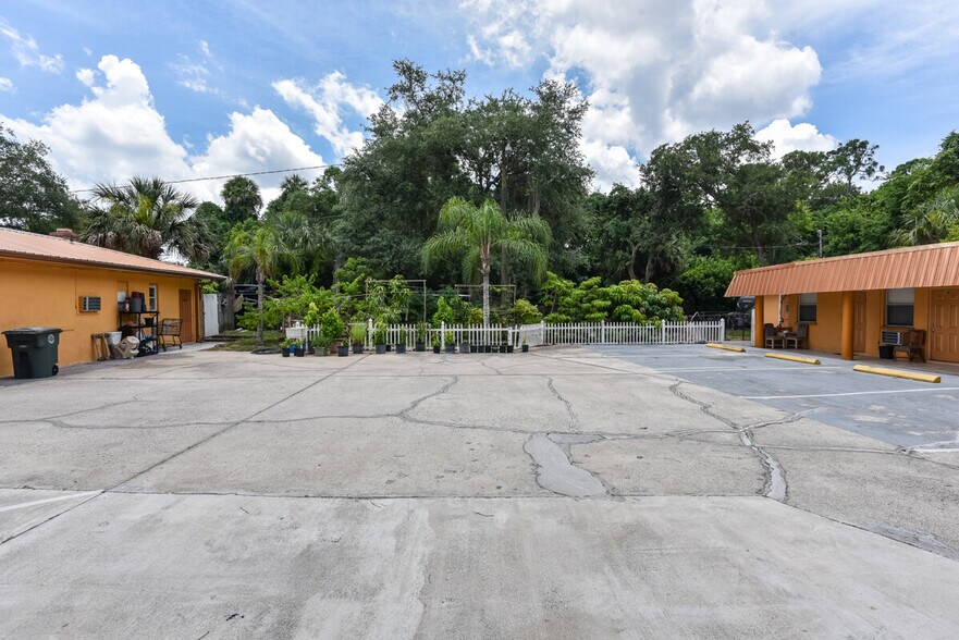 More Photos Of 1020 S Ridgewood Ave, Daytona Beach Hotel For Sale