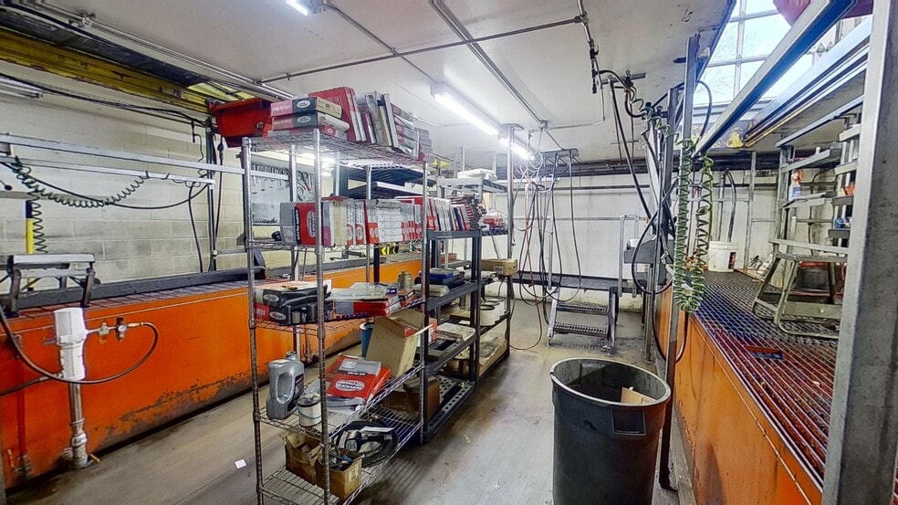 More Photos Of 2708 Trademark Dr, Wilmington Auto Repair For Sale