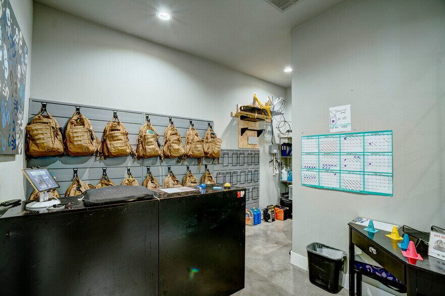 More Photos Of 5805 Starnes Rd, Watauga Office For Sale