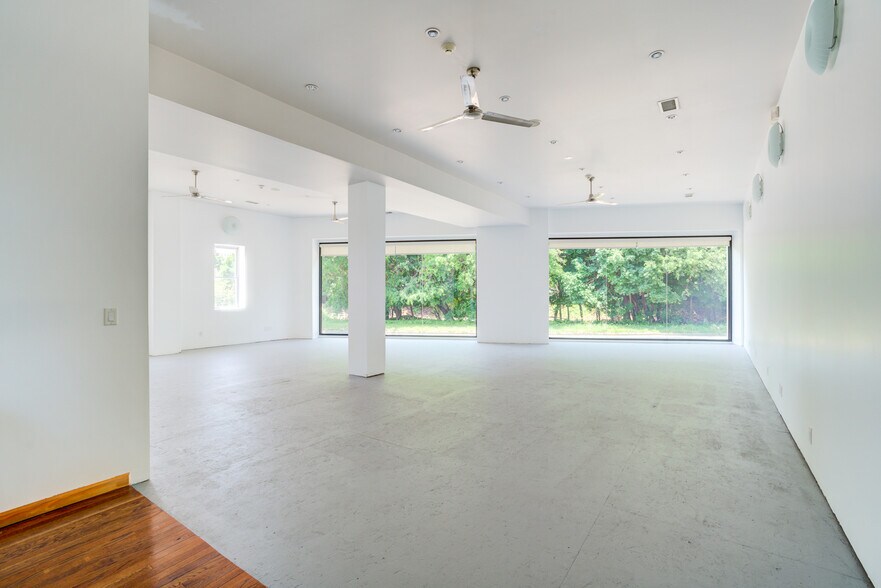 More Photos Of 525 N Dean St, Englewood Storefront Retail Office For Sale