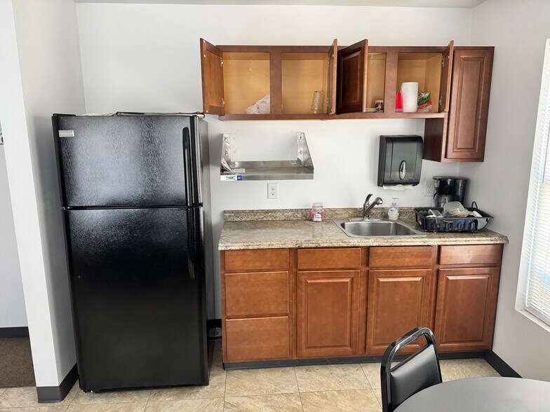 More Photos Of 525 E Hartman Rd, Anderson Medical For Sale