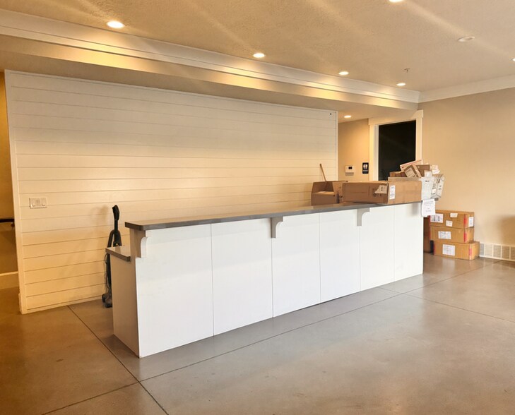 More Photos Of 426 E 1750 N, Vineyard Warehouse For Lease