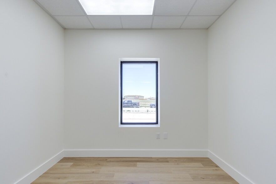 More Photos Of 8111 Patel Dr, Wolfforth Distribution For Sale