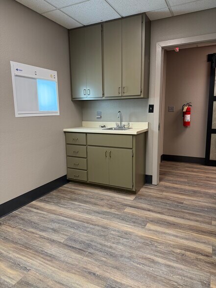 More Photos Of 4550 Lamar Ave, Paris Rehabilitation Center For Lease