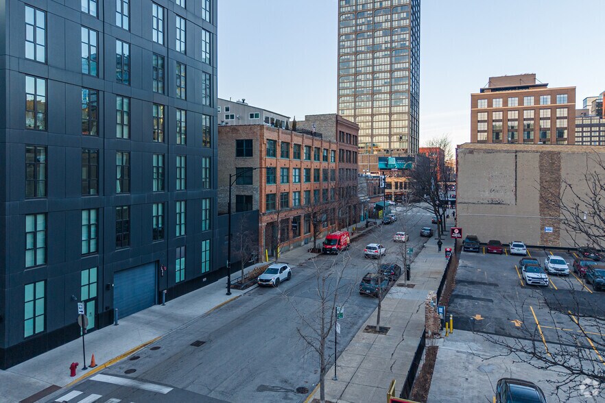 More Photos Of 110 N Peoria St, Chicago Apartments For Lease