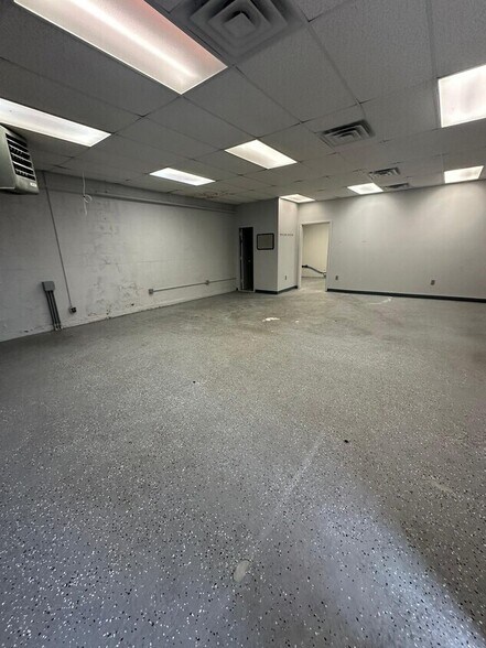 Primary Photo Of 421 Doughty Blvd, Inwood Manufacturing For Lease