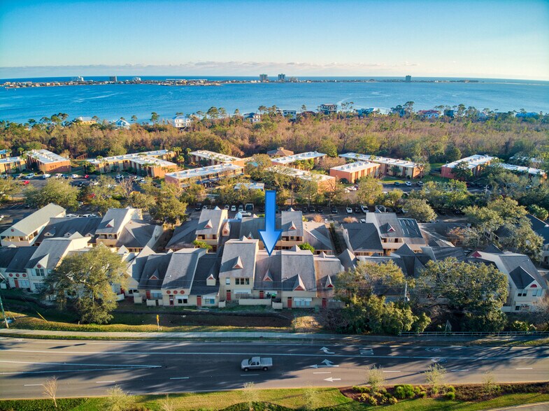 More Photos Of 913 Gulf Breeze Pky, Gulf Breeze General Retail For Sale