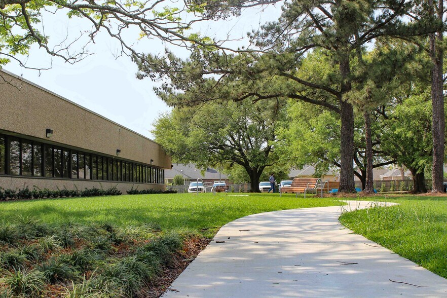 More Photos Of 3854 American Way Dr, Baton Rouge Office For Lease