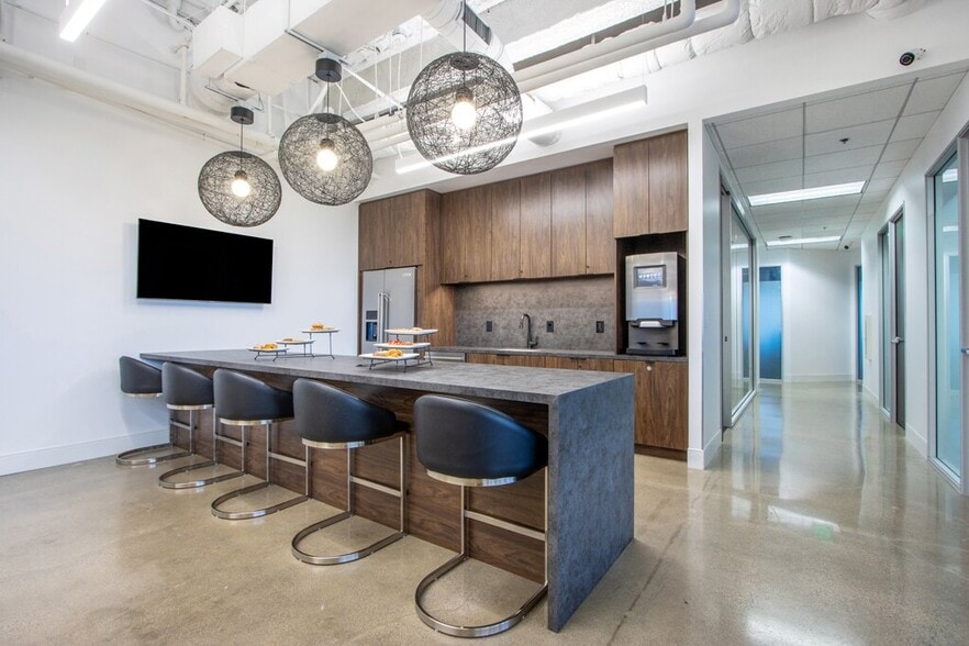 More Photos Of 1230 Rosecrans Ave, Manhattan Beach Coworking Space