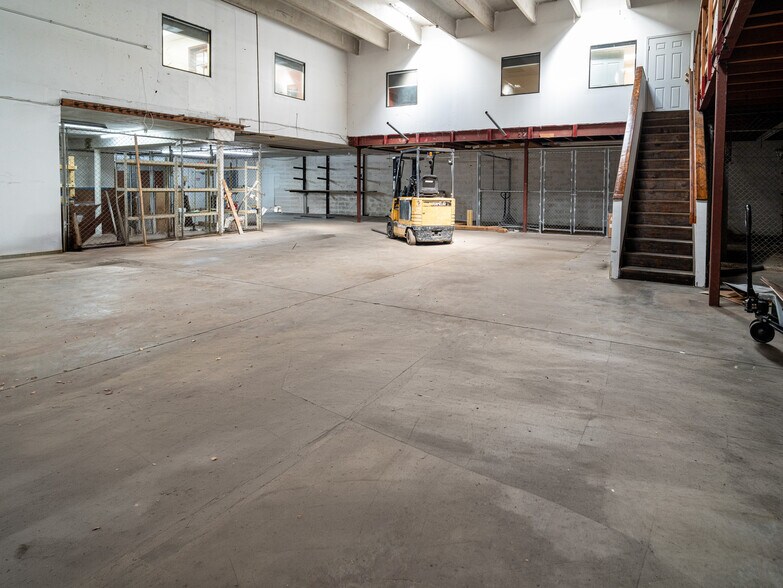 More Photos Of 7801-7821 W 25th Ct, Hialeah Warehouse For Lease