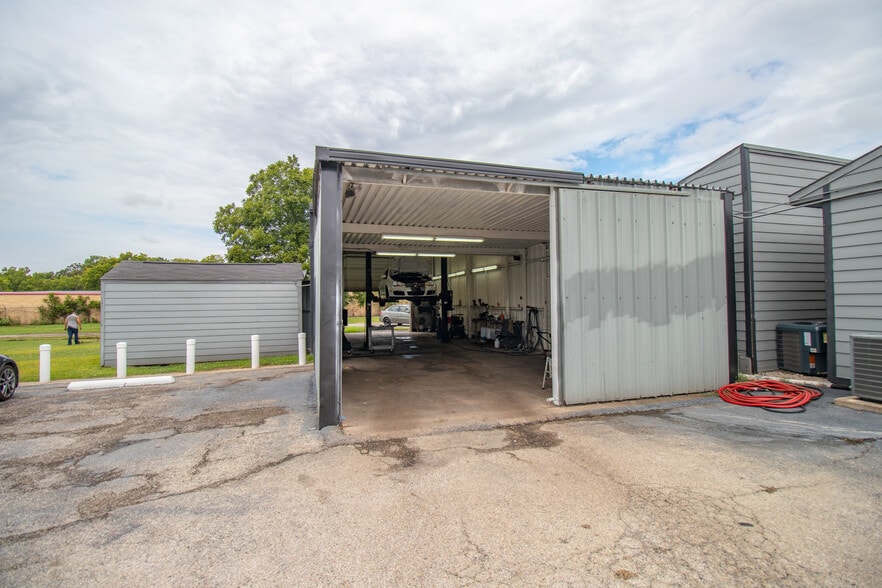 More Photos Of 1577 N FM 157, Mansfield General Retail For Sale