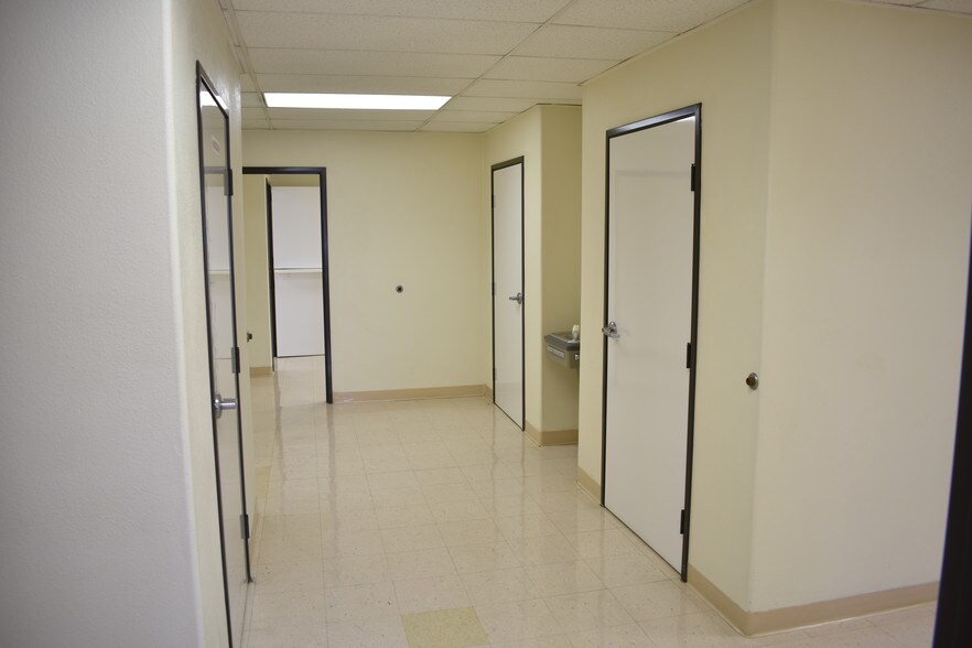 More Photos Of 2501 S Hill St, Los Angeles Office For Sale