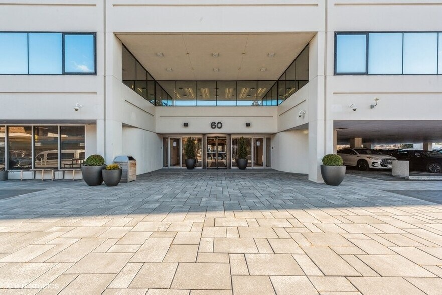 More Photos Of 60 Cutter Mill Rd, Great Neck Office For Lease