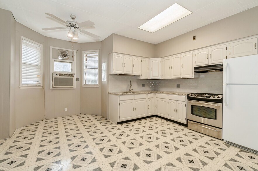 More Photos Of 701 Bergen Ave, Jersey City Storefront Retail Residential For Sale