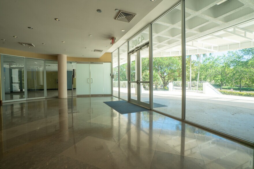 More Photos Of 4300 Biscayne Blvd, Miami Office Residential For Lease