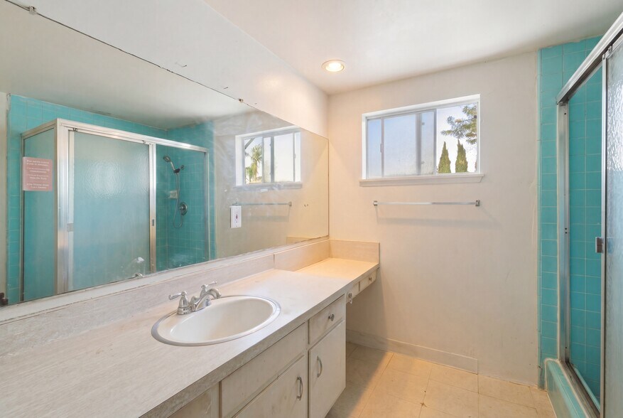 More Photos Of 18611 Clark St, Tarzana Apartments For Sale