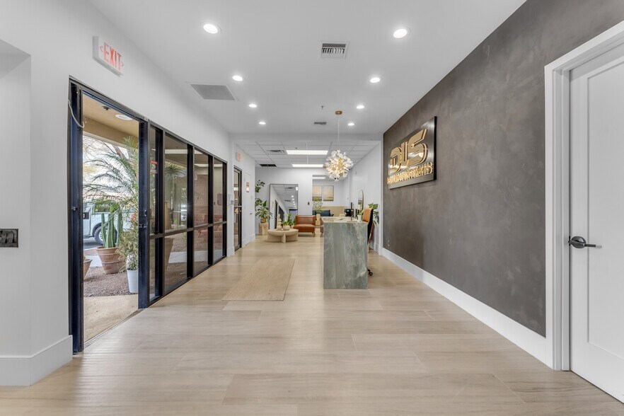 More Photos Of 7845 E Redfield Rd, Scottsdale Showroom For Lease