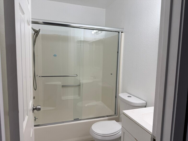 More Photos Of 1821 Hill Ave, Hayward Apartments For Sale