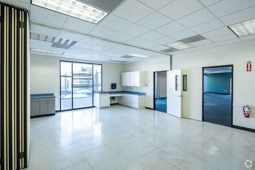 More Photos Of 1098 Valencia St, San Francisco Office For Lease