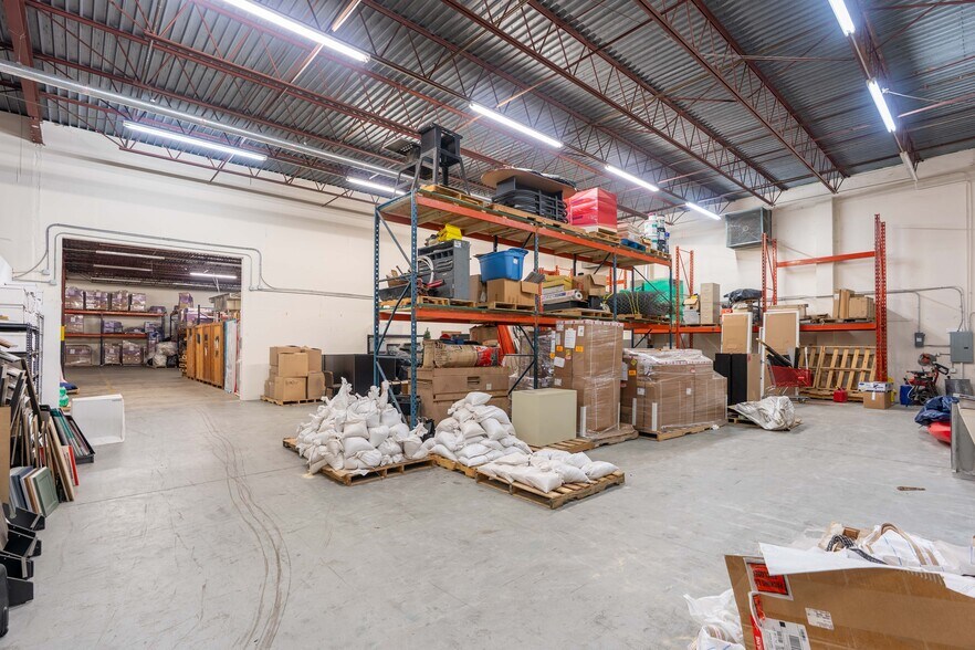 More Photos Of 5501-5519 Pioneer Park Blvd, Tampa Distribution For Lease