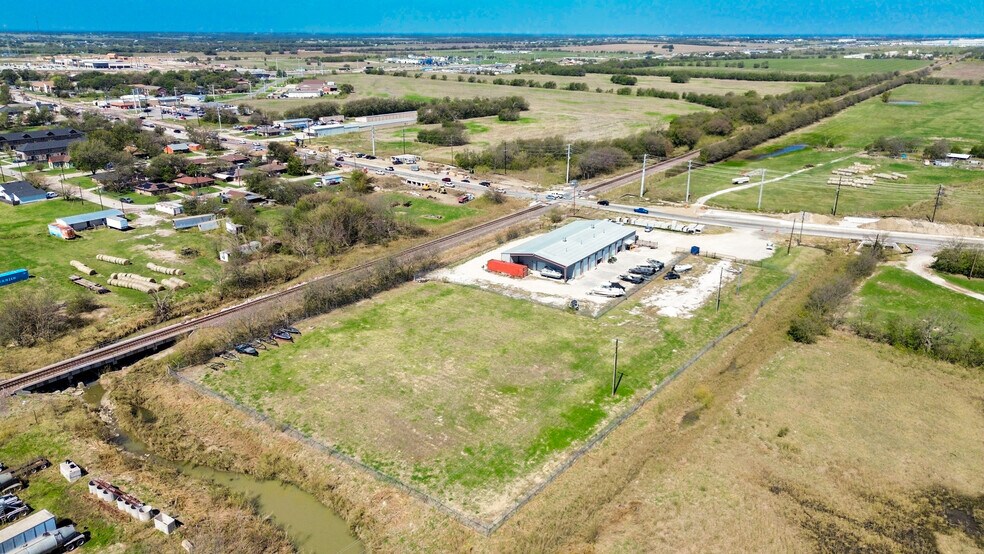 More Photos Of 180 E Chapman Dr, Sanger Warehouse For Sale