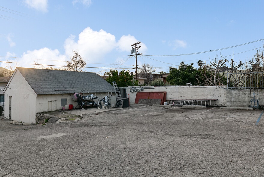 More Photos Of 1550 Victory Blvd, Glendale Office For Sale
