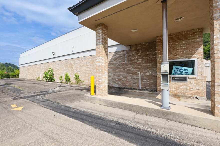 More Photos Of 902 N Lewis St, Glenville Drugstore For Lease