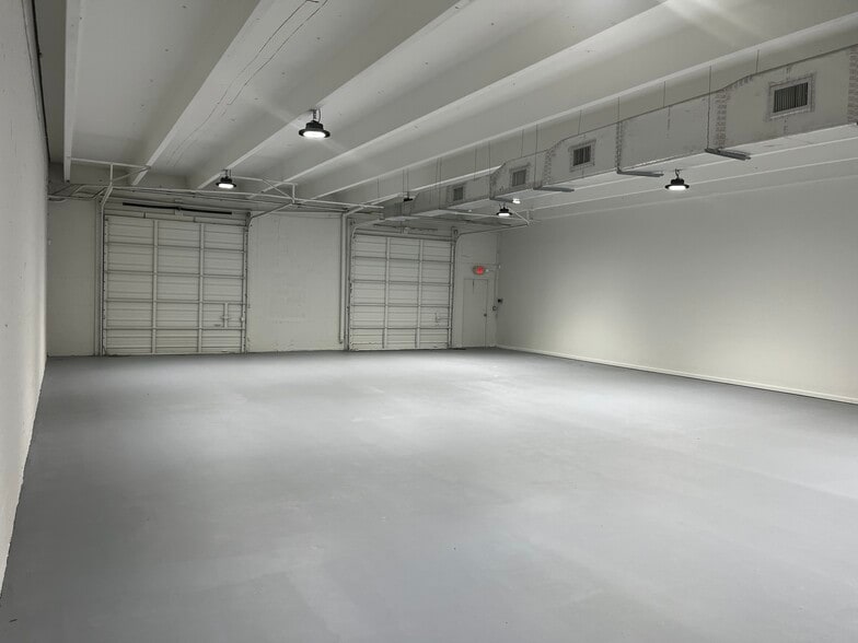 More Photos Of 1050 NW 1st Ave, Boca Raton Light Distribution For Lease