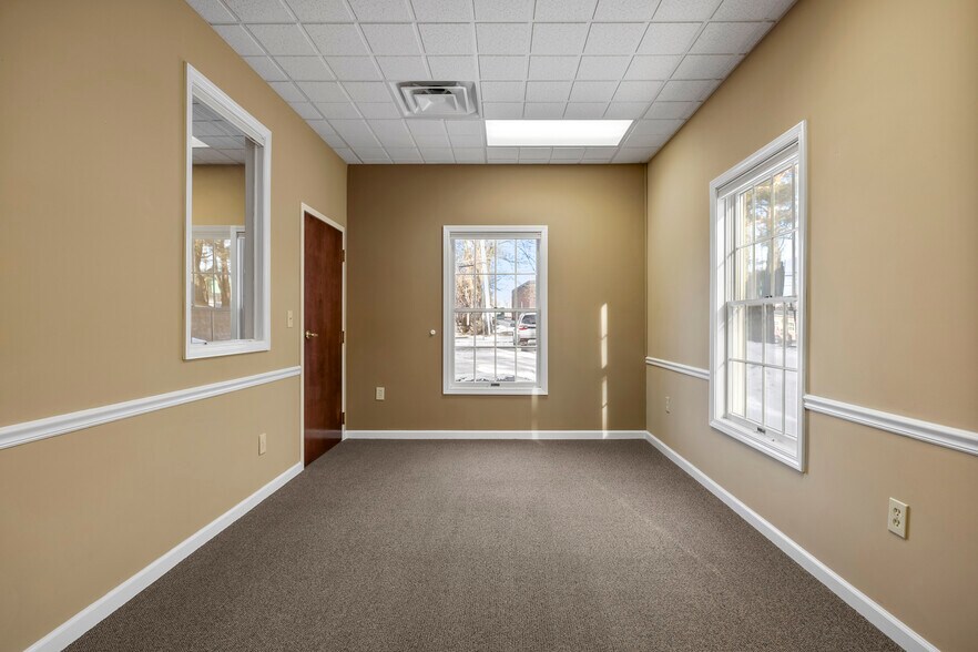 More Photos Of 250 Osborne Rd, Colonie Office For Lease