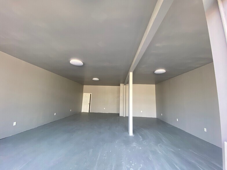 More Photos Of 22820 Interstate 45, Spring Unknown For Lease