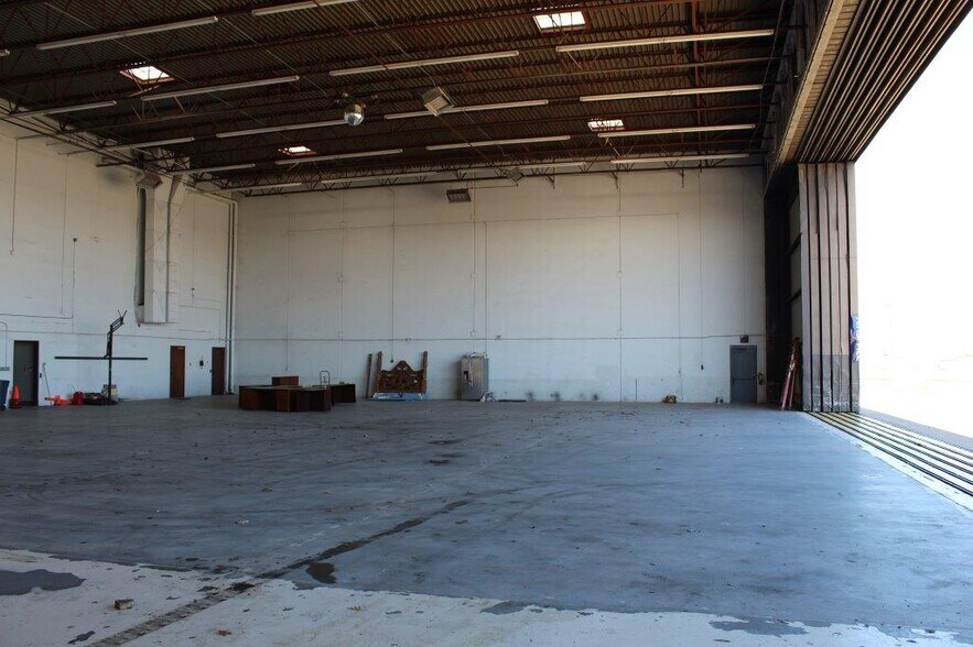 More Photos Of 15800 Dooley Rd, Addison Office For Sale