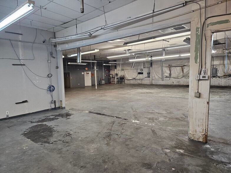 More Photos Of 2908 S Highland Dr, Las Vegas Warehouse For Lease