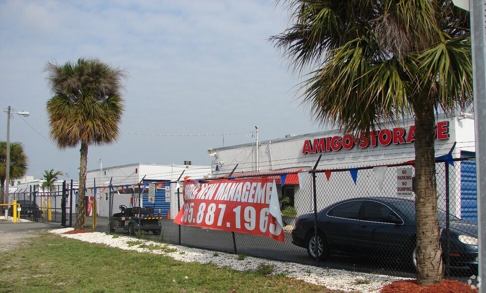 More Photos Of 7401 NW 68th St, Miami Self Storage For Lease