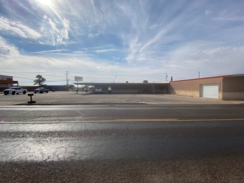 More Photos Of 1720 E 7th St, Odessa Industrial For Lease