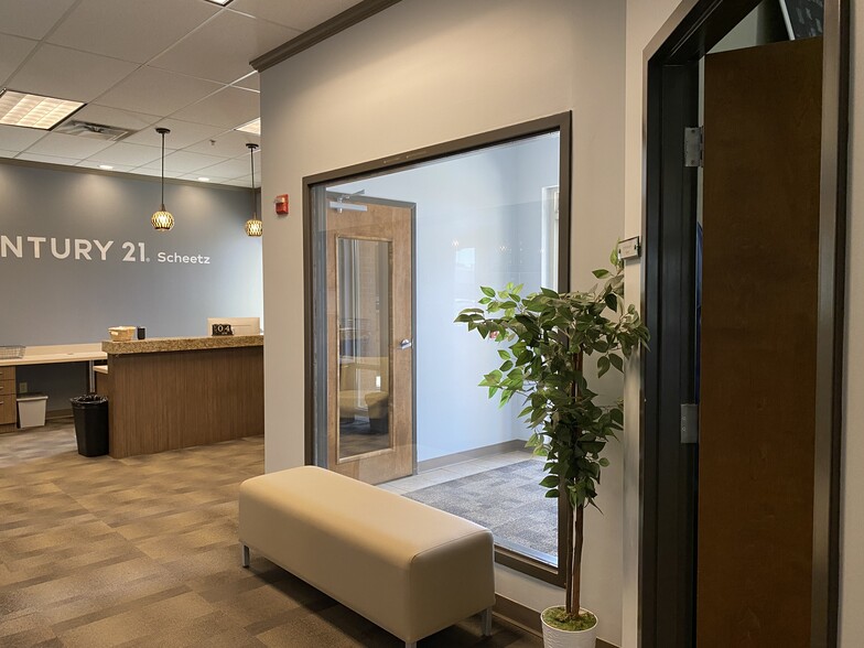 More Photos Of 4929 E 96th St, Indianapolis Office For Lease