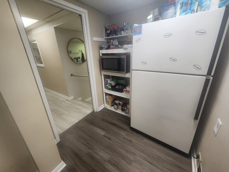More Photos Of 936 W Greenfield Ave, Milwaukee Freestanding For Sale